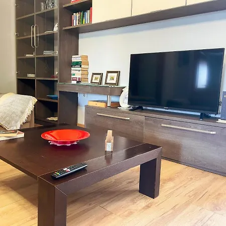 Urban Oasis, Central Location, Secure Parking Apartment